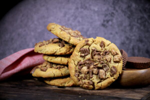 Janey Lou’s, Cookie Baked, Peanut Butter Crumble Cookie Made With Chopped REESE’S®, 114/3.0 Oz