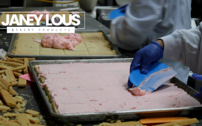 Detrás de puertas cerradas: la fabricación de las barras de azúcar rosa heladas de Janey Lou